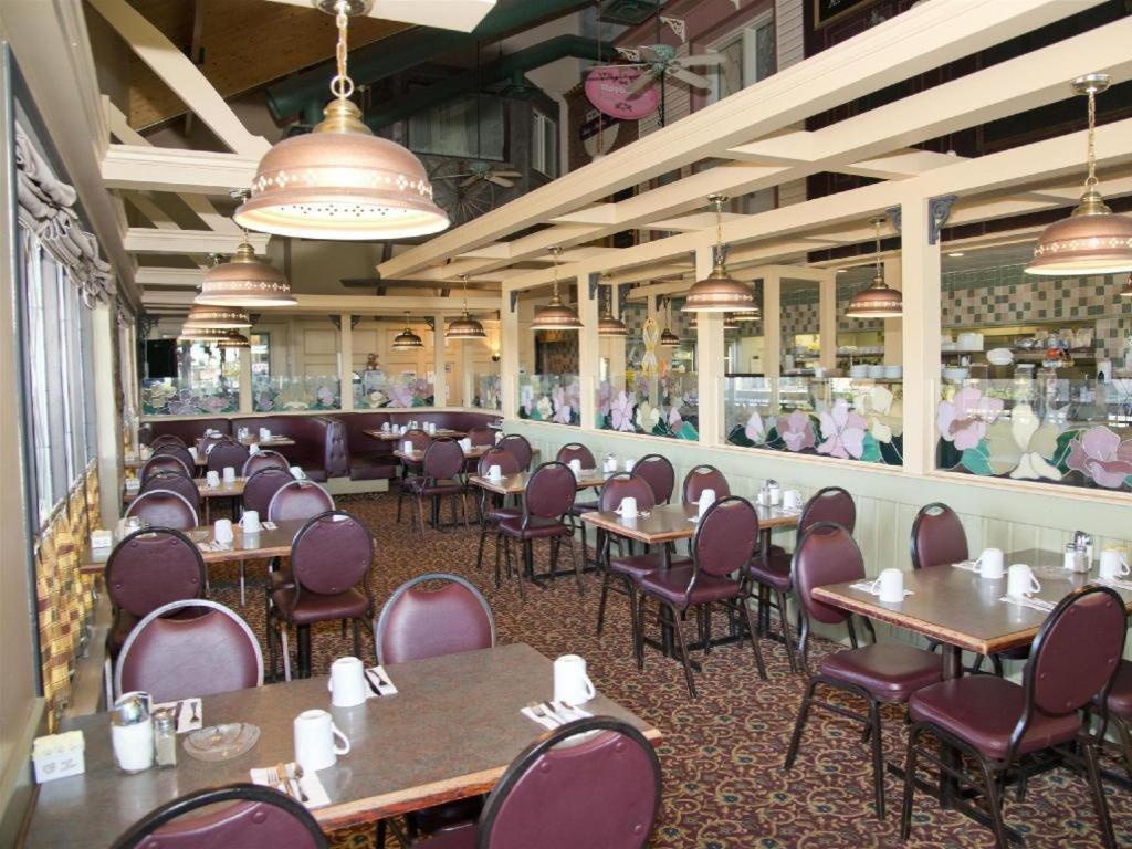 Canadas Best Value Inn Whitecourt Ngoại thất bức ảnh
