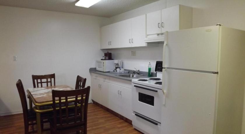 Canadas Best Value Inn Whitecourt Ngoại thất bức ảnh