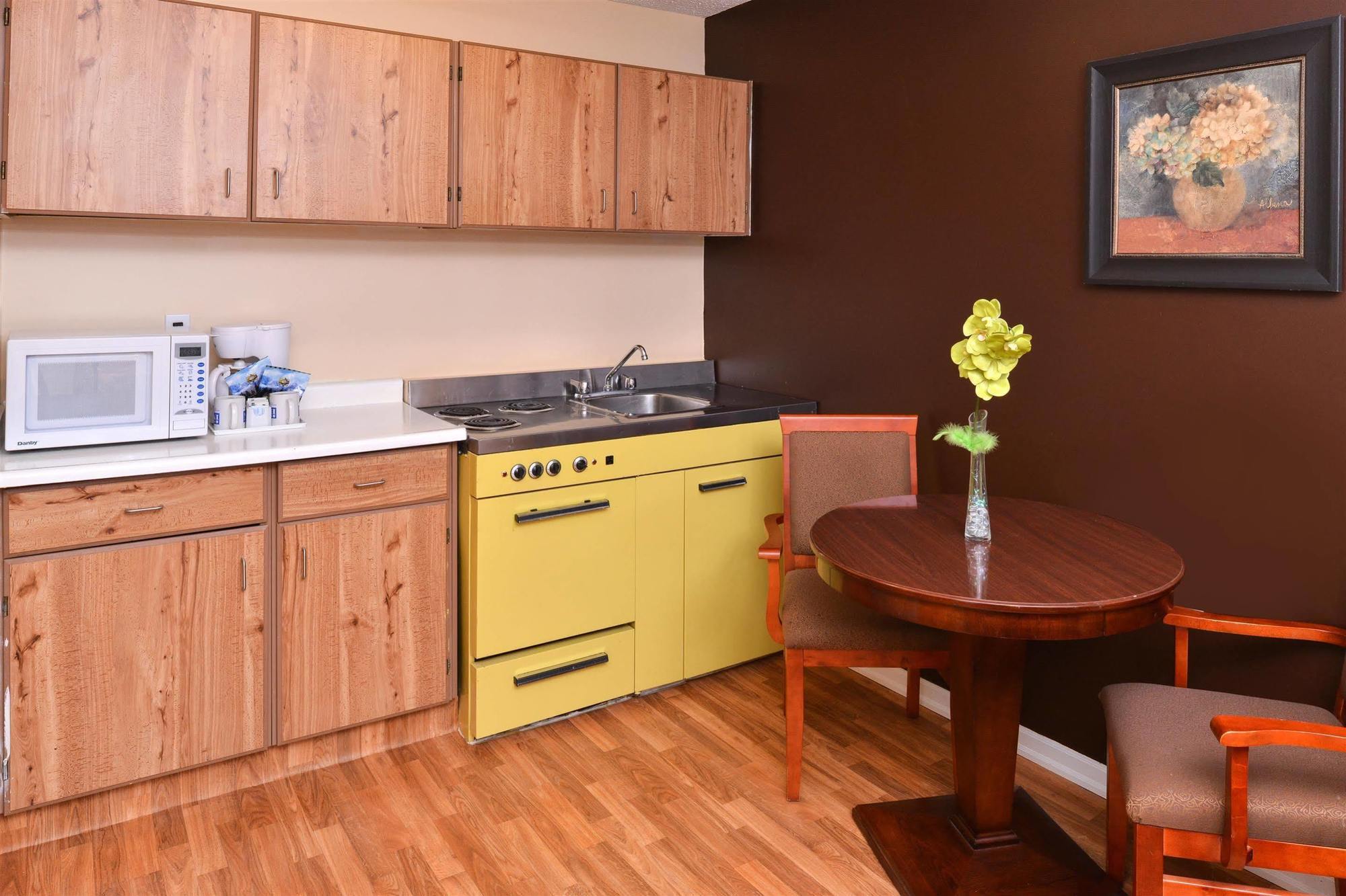 Canadas Best Value Inn Whitecourt Ngoại thất bức ảnh