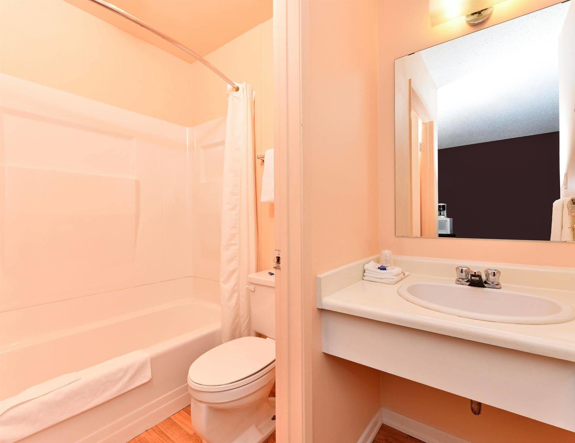 Canadas Best Value Inn Whitecourt Ngoại thất bức ảnh
