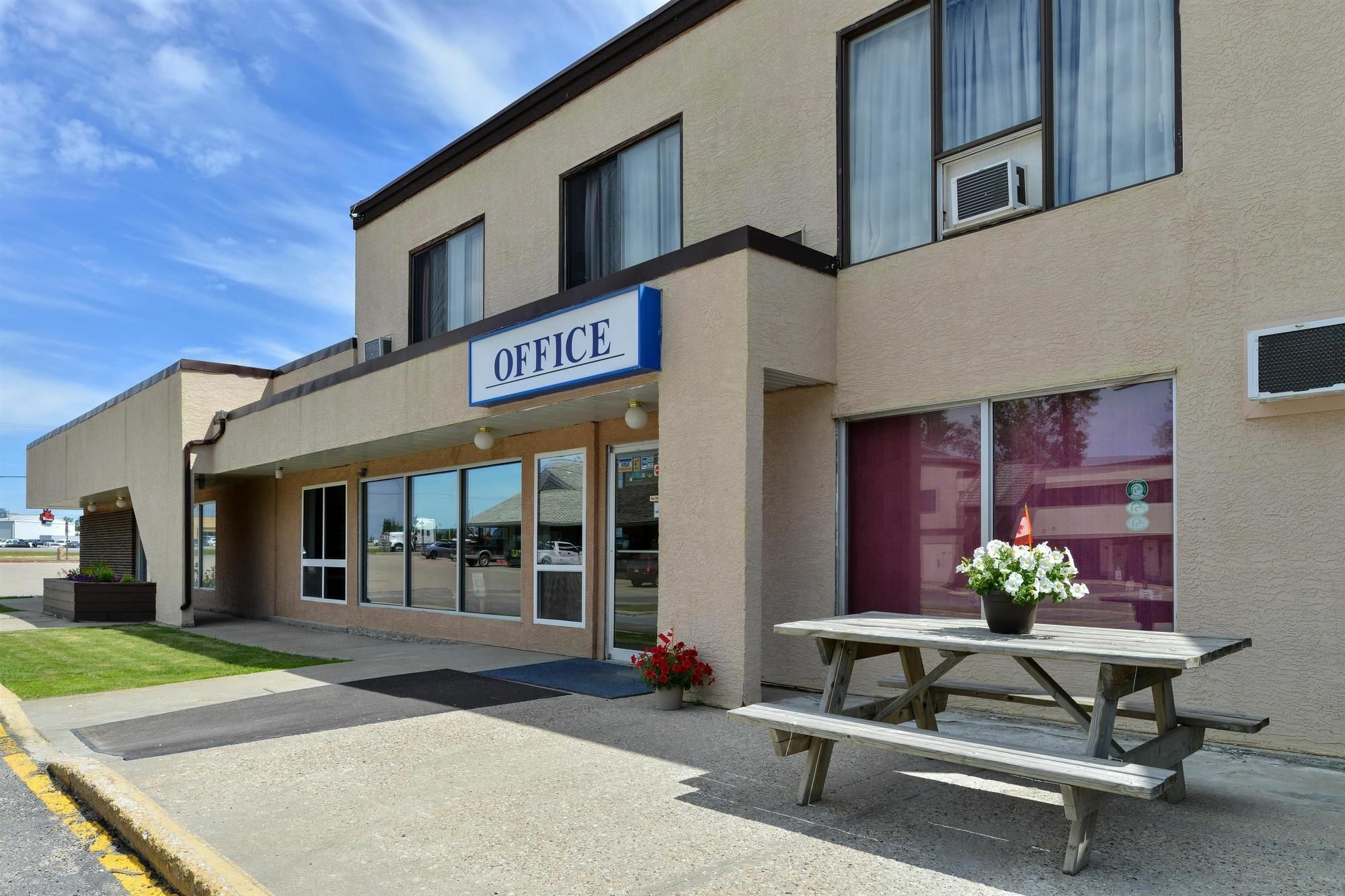 Canadas Best Value Inn Whitecourt Ngoại thất bức ảnh